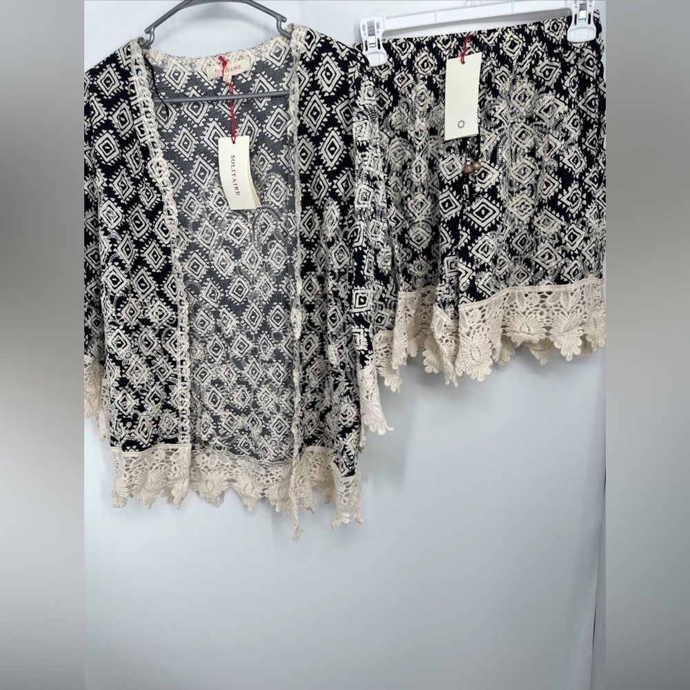 Solitaire 2-Piece Embroidered Shorts & kimono Top w/Lace Trim Sz Small NWT
